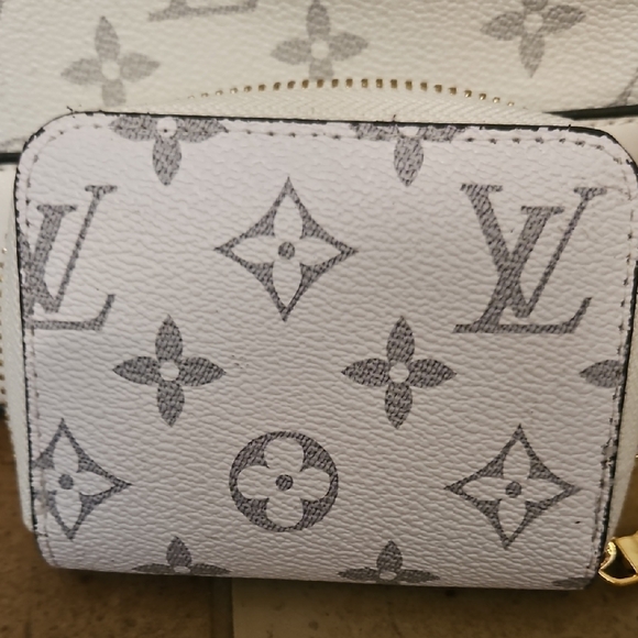 White Designer Tote Bag with Matching Wallet - Picture 2 of 5